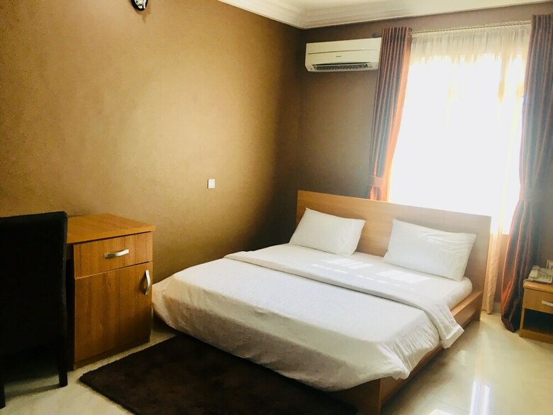 Milestone Hotel Annex