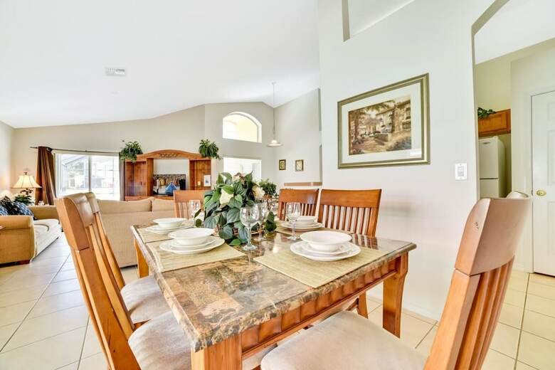 4 Br Pool Home With Spa In Aviana