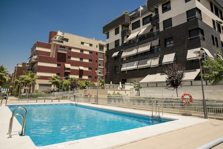 Apartamentos Enjoygranada Lujo Piscina Y Parking
