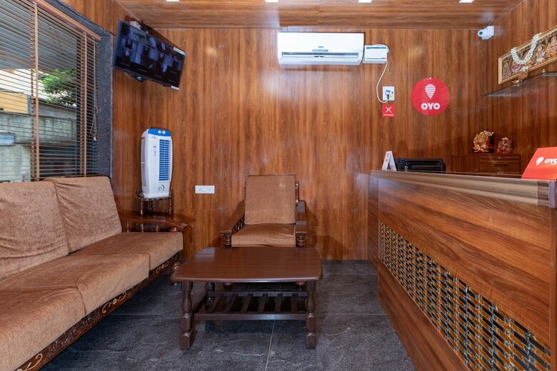 Hotel Oyo 17224 Swarnam Residency