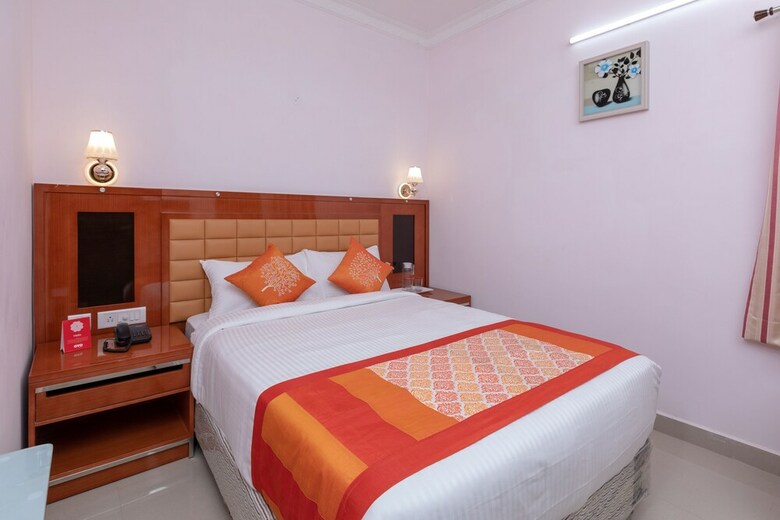 Hotel Oyo 17224 Swarnam Residency