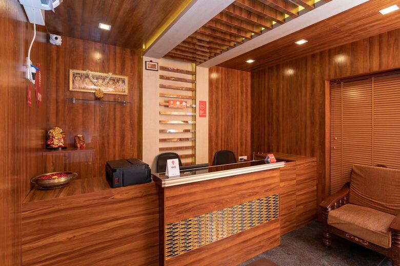 Hotel Oyo 17224 Swarnam Residency
