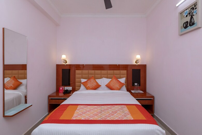 Hotel Oyo 17224 Swarnam Residency