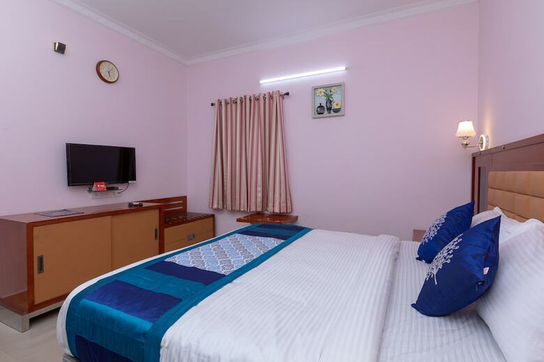 Hotel Oyo 17224 Swarnam Residency