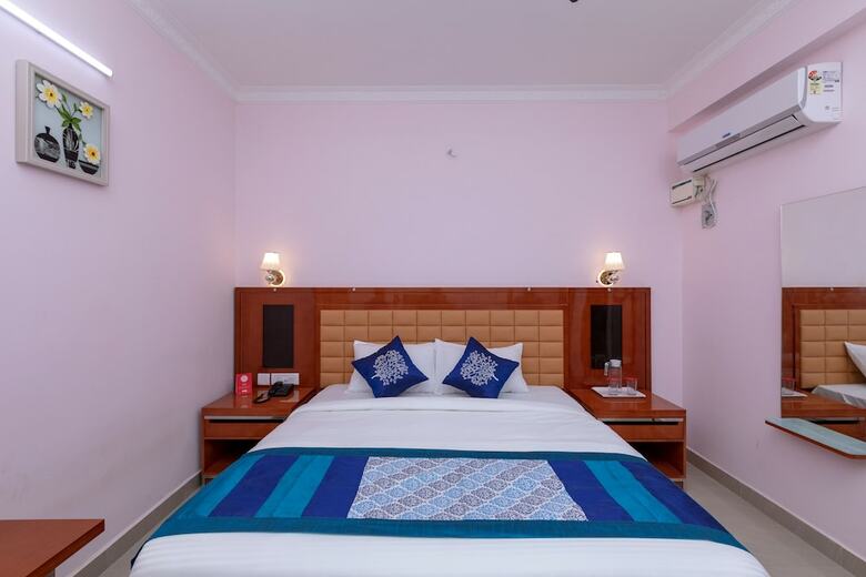 Hotel Oyo 17224 Swarnam Residency