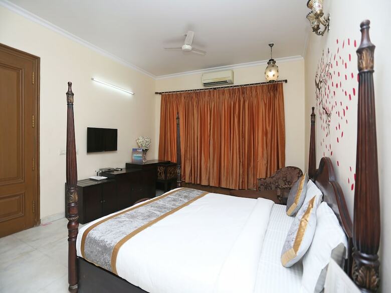 Hotel Oyo 15716 The Red Orchid