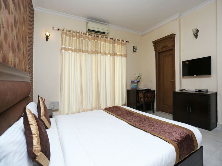 Hotel Oyo 15716 The Red Orchid