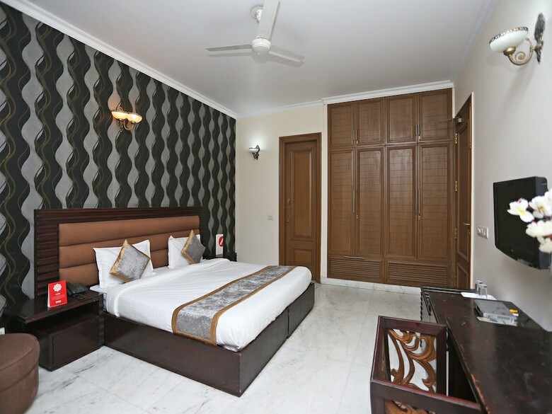 Hotel Oyo 15716 The Red Orchid