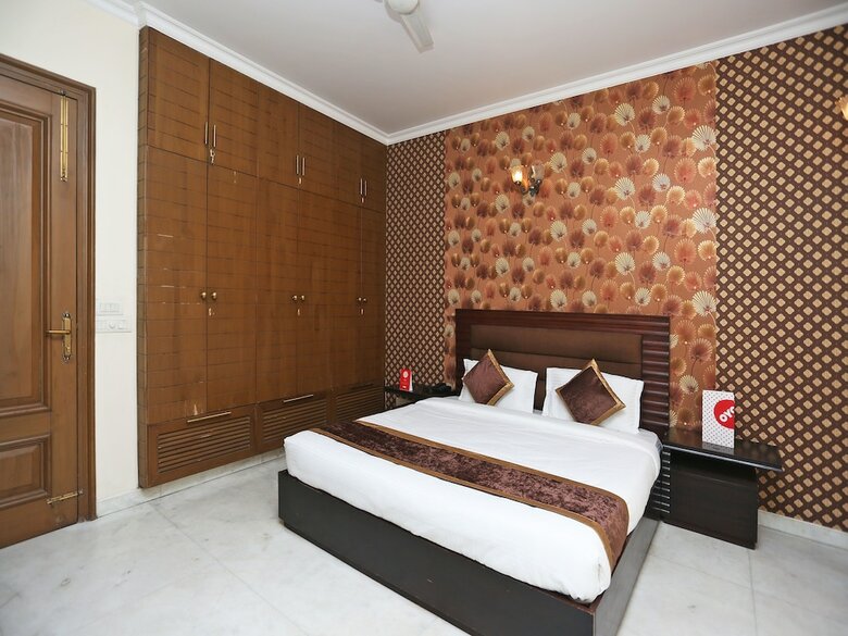 Hotel Oyo 15716 The Red Orchid