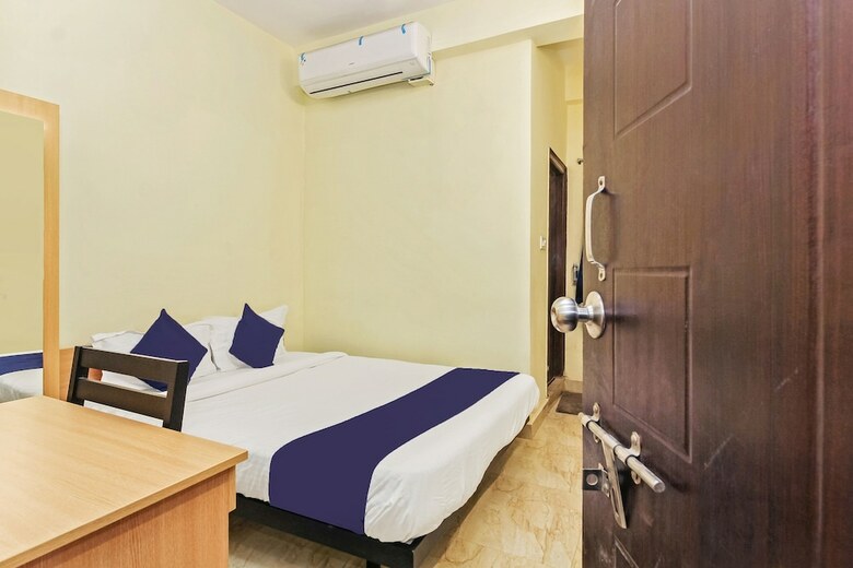 Hotel Silverkey Executive Stays 27824 Dharamkar Residency