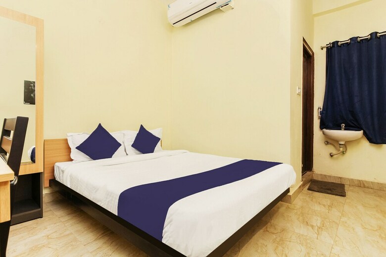 Hotel Silverkey Executive Stays 27824 Dharamkar Residency