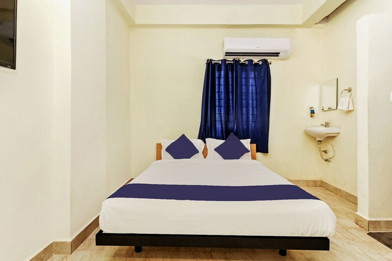 Hotel Silverkey Executive Stays 27824 Dharamkar Residency