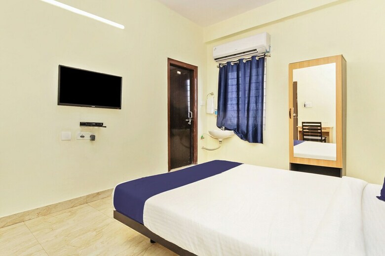Hotel Silverkey Executive Stays 27824 Dharamkar Residency