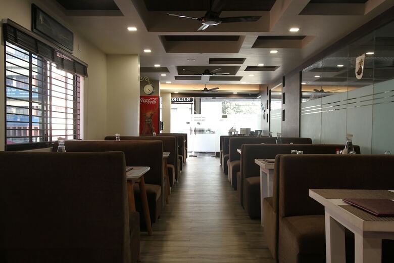 Hotel Oyo 6773 Ananya Comfortss