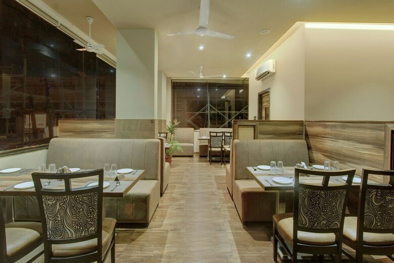 Hotel Oyo 23602 Laxman Residency