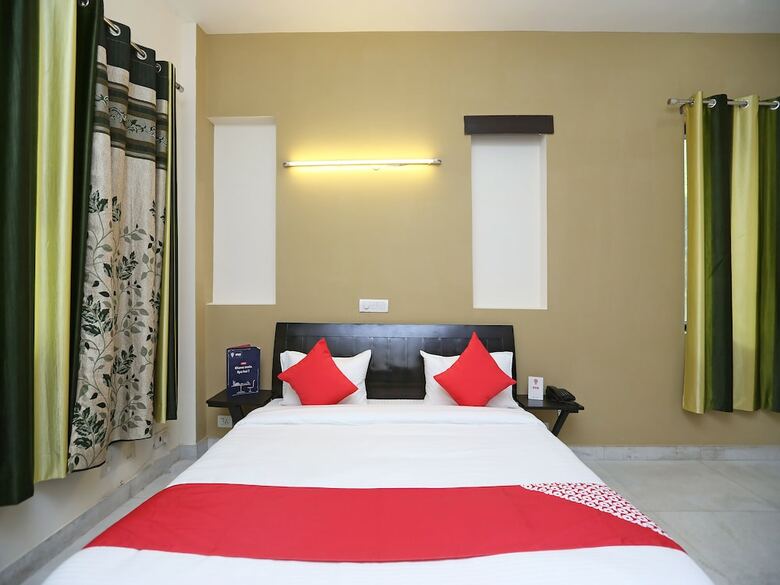 Hotel Oyo 24323 Lakshmi Residency