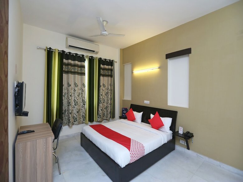 Hotel Oyo 24323 Lakshmi Residency