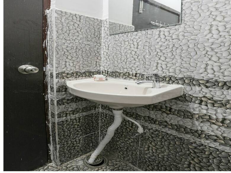Hotel Oyo 13569 Virat Residency