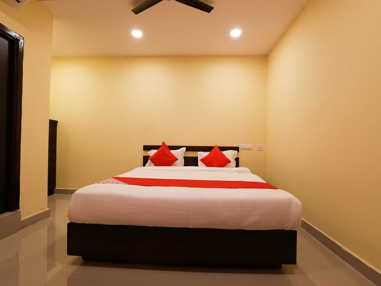 Hotel Oyo 13569 Virat Residency