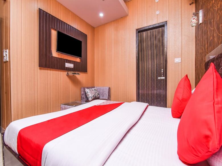 Hotel Oyo 22691 Royale Park Inn