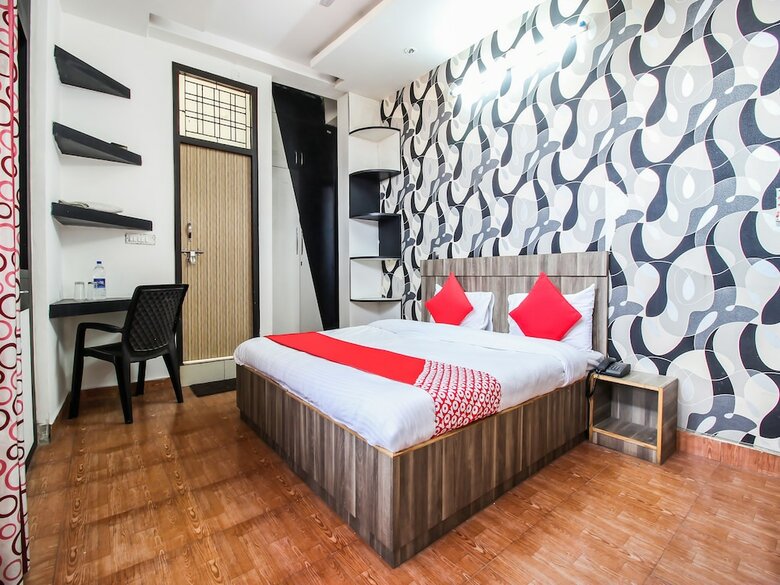 Hotel Oyo 24075 Galaxy Guest House