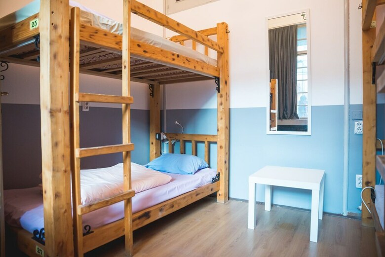 Hostal Reveller's Hostel