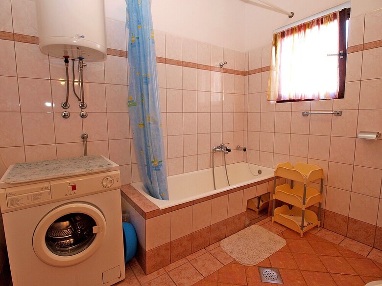 Apartment 70
