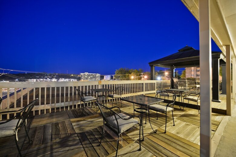 Hotel Best Western Plus Landing View Inn & Suites