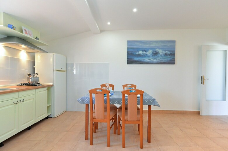 Apartment 669