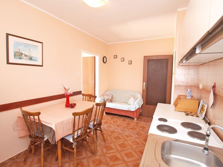 Apartment 757