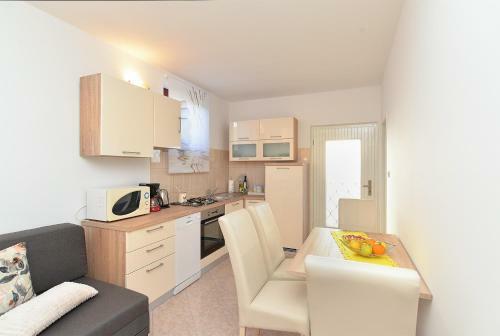 Apartment 1375