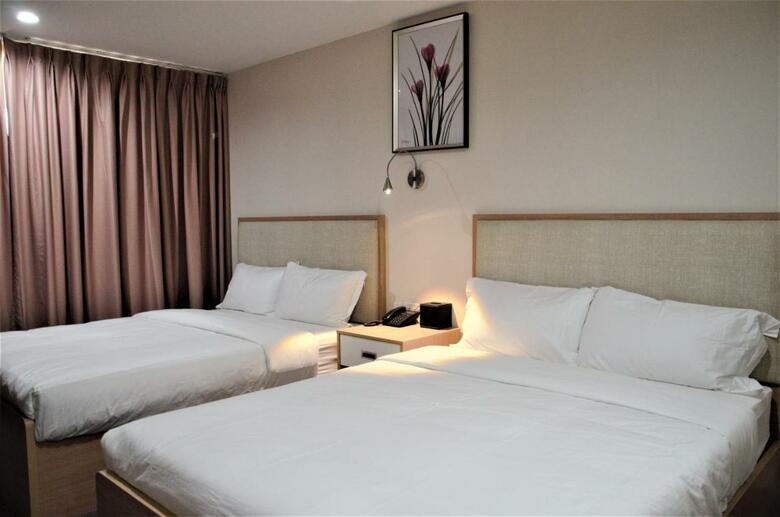 Lic Plaza Hotel