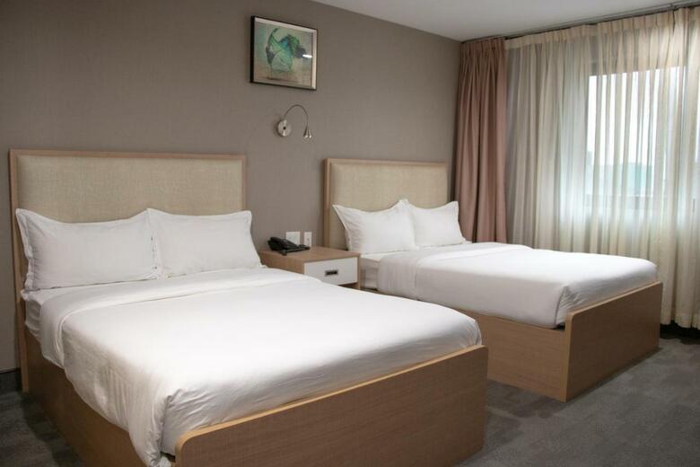 Lic Plaza Hotel