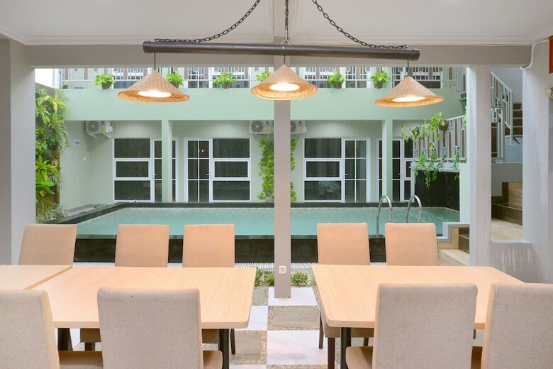 Hostal Oyo 583 Royal Gejayan Homestay