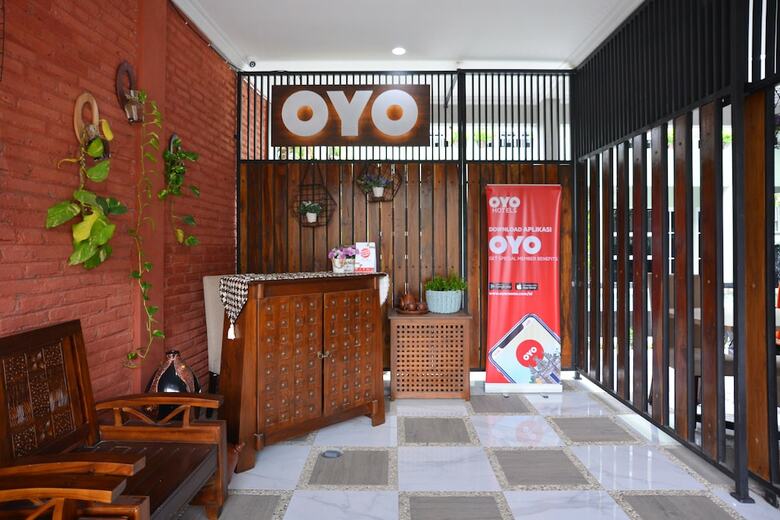 Hostal Oyo 583 Royal Gejayan Homestay