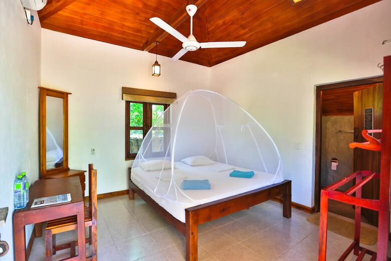 Hotel Paper Moon Kudils