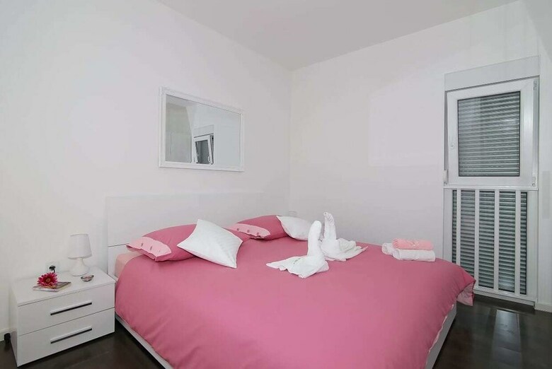 Luka Apartment