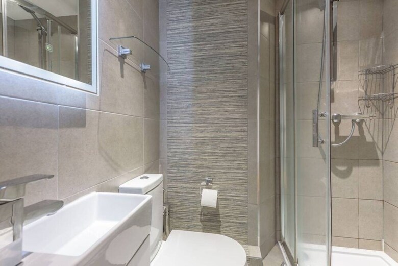 Two Bedroom City Centre Apartment In Edinburgh