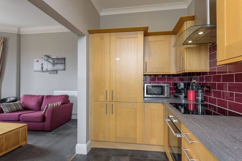 Two Bedroom City Centre Apartment In Edinburgh