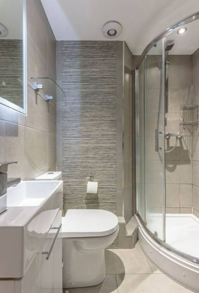 Two Bedroom City Centre Apartment In Edinburgh