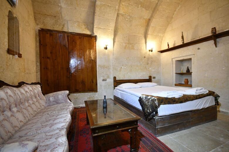 Larissa Cave Hotel