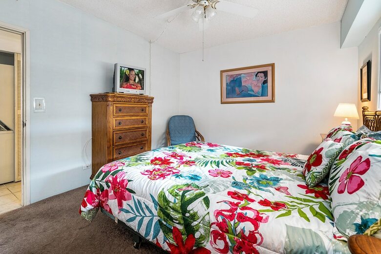 Kona Plaza#402