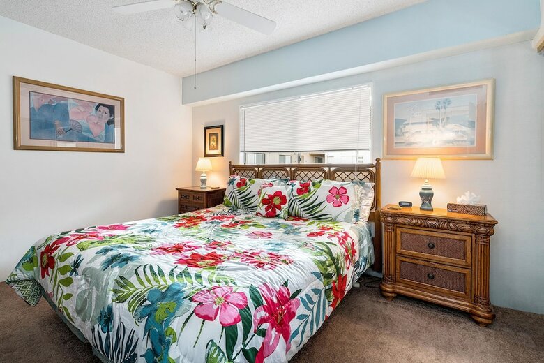 Kona Plaza#402