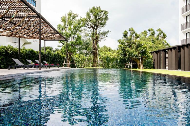 Hotel Scene Bangkok Noi