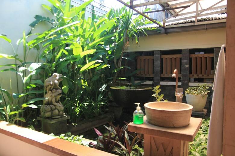 Hostal De' Tropis Family Guest House