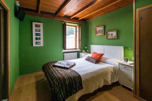 Hostal Pe�a Santa