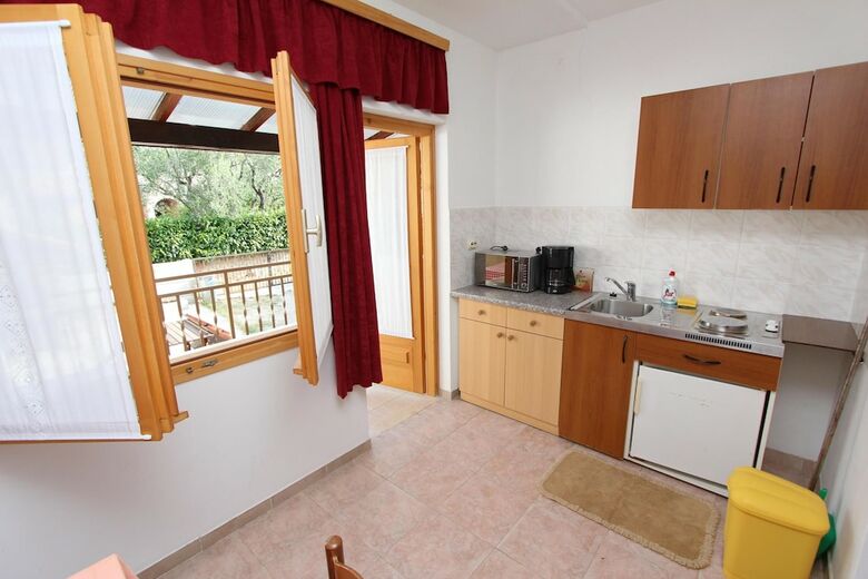 Hotel Room And Apartments Mariza