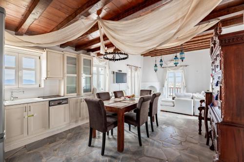 Carmelita Villa With Pool By Stylish Stays