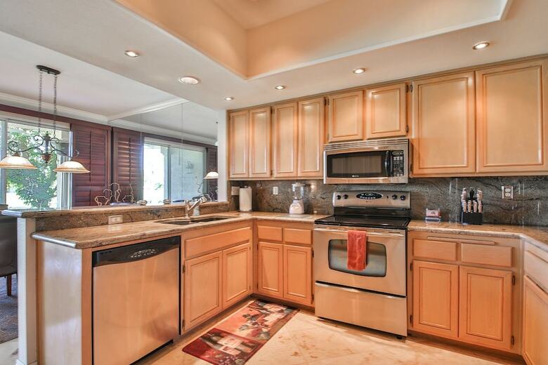 Golfers Paradise On The 5th Hole - Three Bedroom Condo