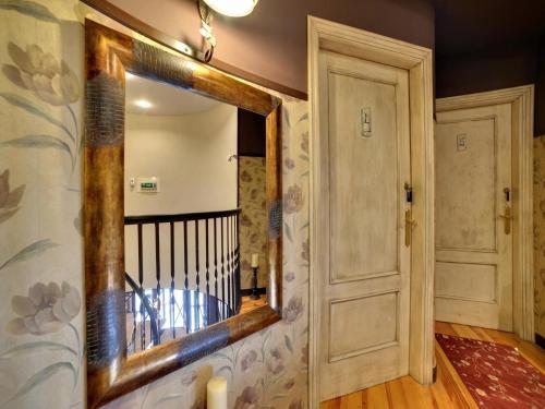 Logis Hostal Rural Txapi Txuri